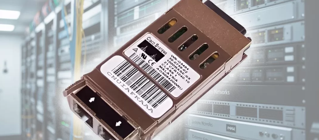 Comparação entre módulo GBIC antigo e transceptores modernos em ambiente de rede